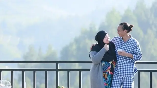 10 Potret Transformasi Melly Goeslaw dan Anto Hoed dari Awal Pernikahan, Tak Pacaran
