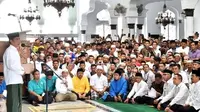 Aksi Sukses SPG Sarung Aceh Merayu Jokowi