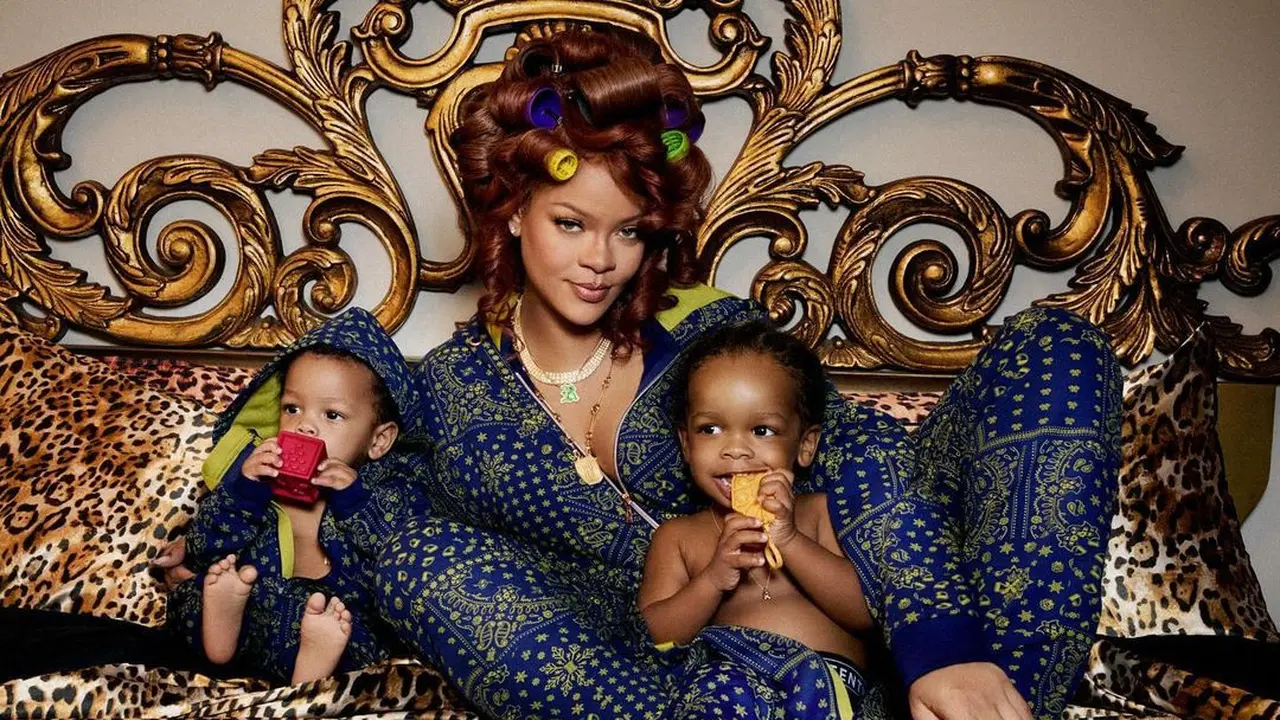 Potret Menggemaskan Rihanna dan 2 Anak Lelakinya di Debut Perdana Sebagai Model Piama