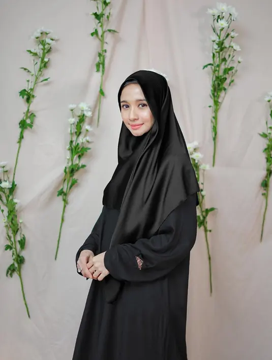 Sang ustad mengatakan, rencana Bella tersebut seperti sedang mengatur sang pencipta. Ia juga menyadarkan bahwa tidak ada yang mengetahui rahasia Tuhan soal kematian. (Instagram/laudyacynthiabella)