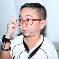 Ditemui di studio Detik Square, Jalan Pierre Tendean, kawasan Mampang, Jakarta Selatan, Senin (18/1/2016), Daus Mini mengaku jika dirinya saat ini sedang dekat dengan seorang wanita yang lebih muda darinya. (Andy Masela/Bintang.com)