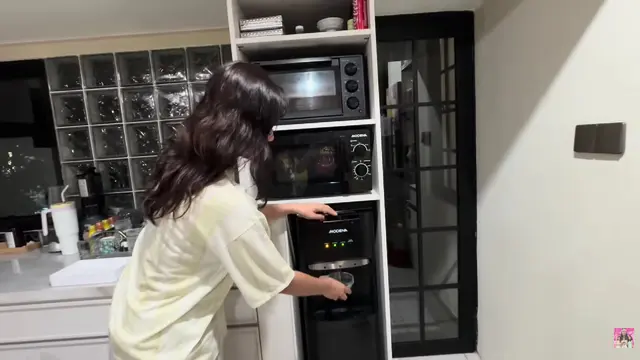 Potret Dapur dan Meja Makan Rumah Bimbim Slank