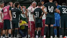 Pelatih Real Madrid asal Portugal, Jose Mourinho (tengah), berbicara dengan para pemainnya saat pertandingan pramusim antara Ferencvaros dan Real Madrid di Budapest, Hungaria, pada 8 Agustus 2026. (Attila KISBENEDEK/AFP)