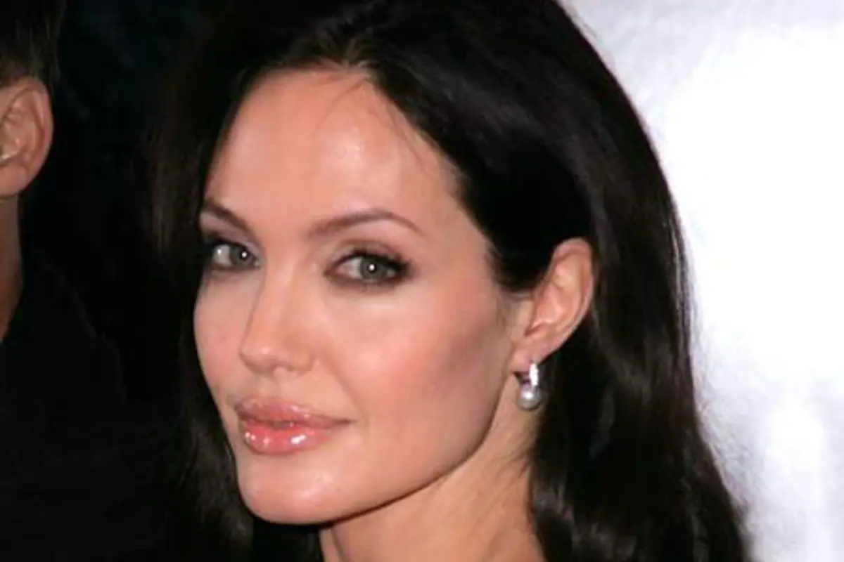 [Bintang] Angelina Jolie