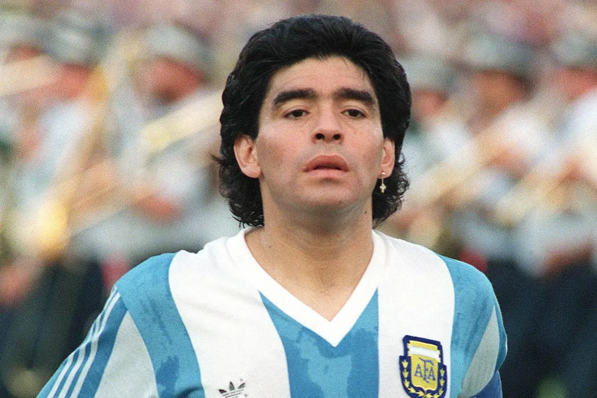 Pesepak Bola Narkoba, Diego Maradona, Adrian Mutu