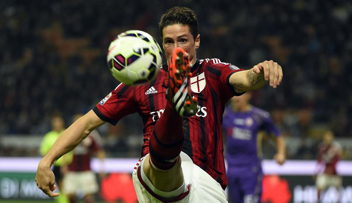 Fernando Torres - Nama besar tidak cukup membuatnya bersinar di AC Milan, hanya mencetak satu gol selama membela Rossoneri. (AFP/Olivier Morin)