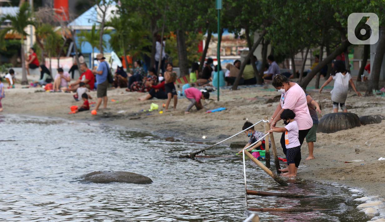 Foto Wisatawan Kunjungi Kawasan Wisata Pantai Ancol News Liputan6 Com