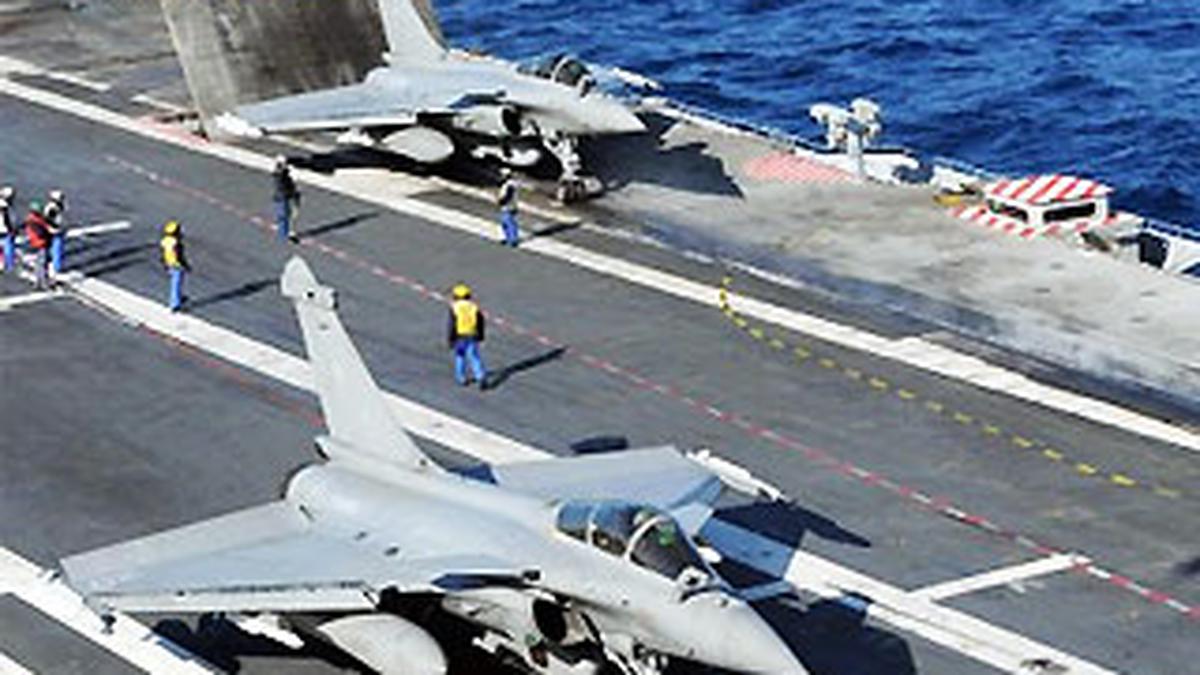 NATO Ambil Alih Komando Operasi Militer