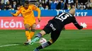 Nama Kylian Mbappe akhirnya kembali ke papan skor saat membawa Real Madrid meraih kemenangan 3-0 atas Leganes pada laga pekan ke-14 Liga Spanyol di Estadio Municipal de Butarque, Minggu (24/11/2024). (AFP/Oscar Del Pozo)