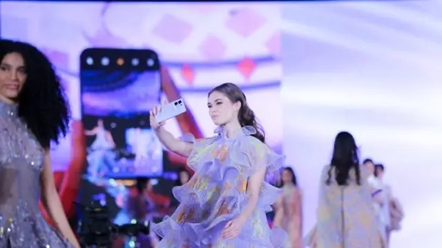 OPPO Reno13 Series 5G Smartphone dengan Fitur Ai jadi favorit Cinta Laura. [Daniel Kampua/Fimela]