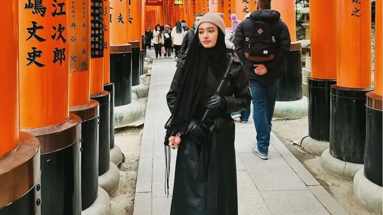 Tampil Modis Jelahi Destinasi, 7 Potret Liburan Seru Inara Rusli Bersama Anak-Anak di Jepang (credit: instagram/mommy_starla)  .