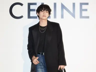 Kabar mengenai debut solo dari V BTS yang diumumkan langsung oleh Big Hit Entertainment disambut antusias oleh penggemar. Kim Taehyung atau V BTS pun dipastikan akan memulai debut solo perdananya pada 8 September 2023 lalu. (Liputan6.com/IG/@thv)