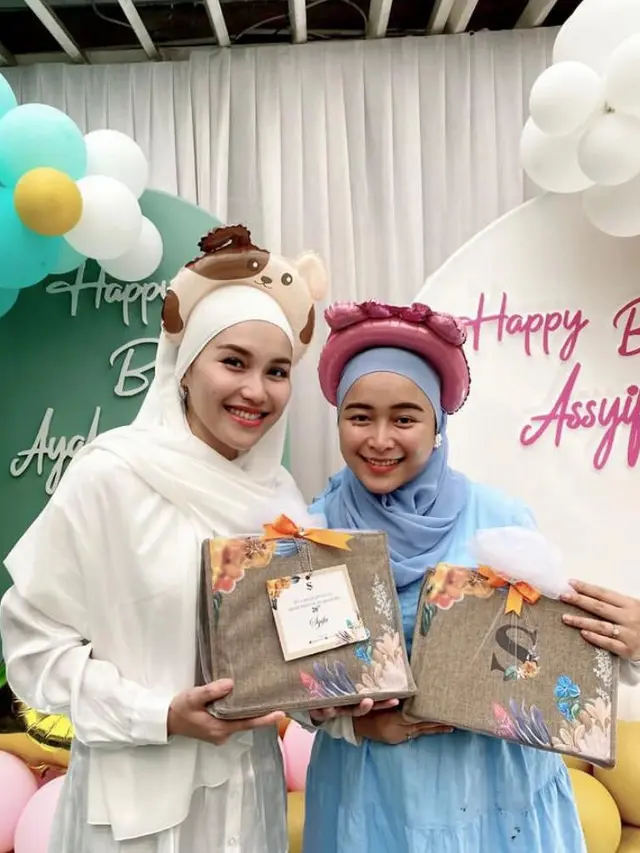 7 Pesona Cantik Ayu Ting Ting Pakai Hijab di Perayaan Ulang Tahun Adiknya, Tuai Pujian