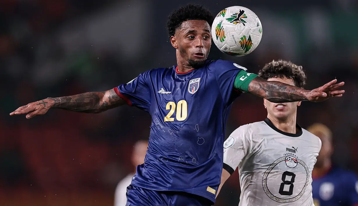 Kapten Timnas Cape Verde, Ryan Mendes yang kini tengah menjalani musim pertama bersama klub Turki, Karagumruk telah mencetak 1 gol dalam 3 laga di fase Grup B Piala Afrika 2023. Satu gol tersebut dicetaknya saat Cape Verde menang 3-0 atas Mozambik pada laga kedua (19/1/2024). (AFP/Franck Fife)