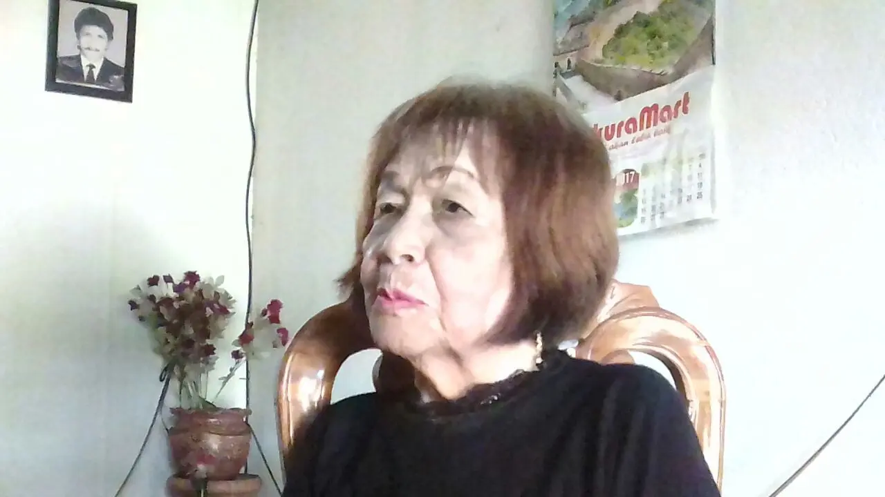 Gaya Romantis Pasangan Nenek 82 Tahun dan Pemuda 28 Tahun