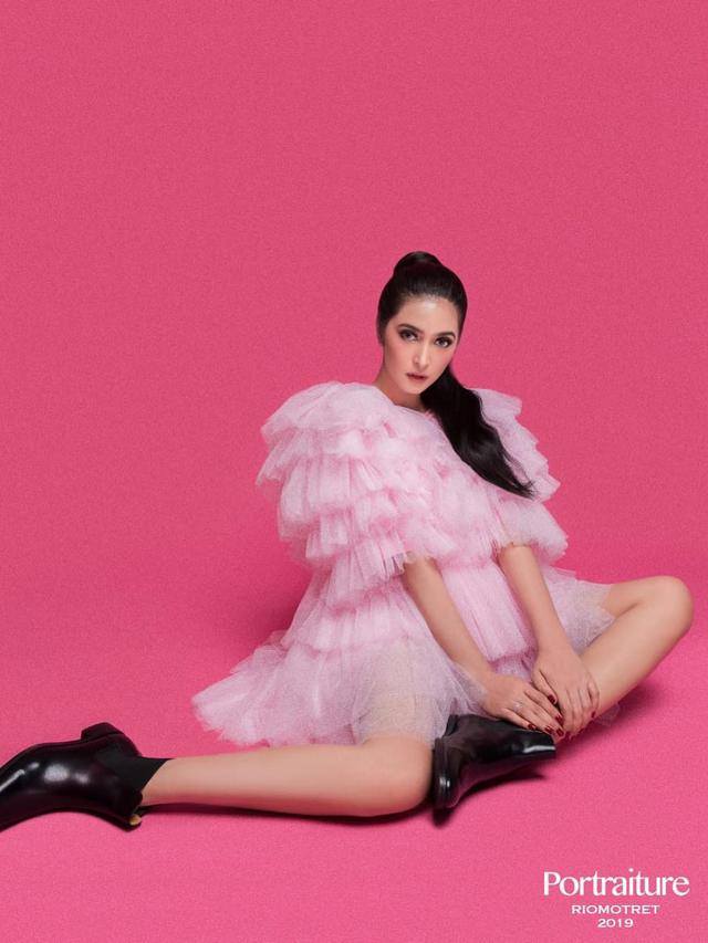 Biasa Natural, Ini 8 Potret Nabila Syakieb dengan Makeup Tebal