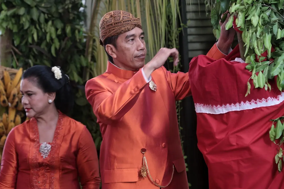 [Bintang] Jokowi Pasang Bleketepe