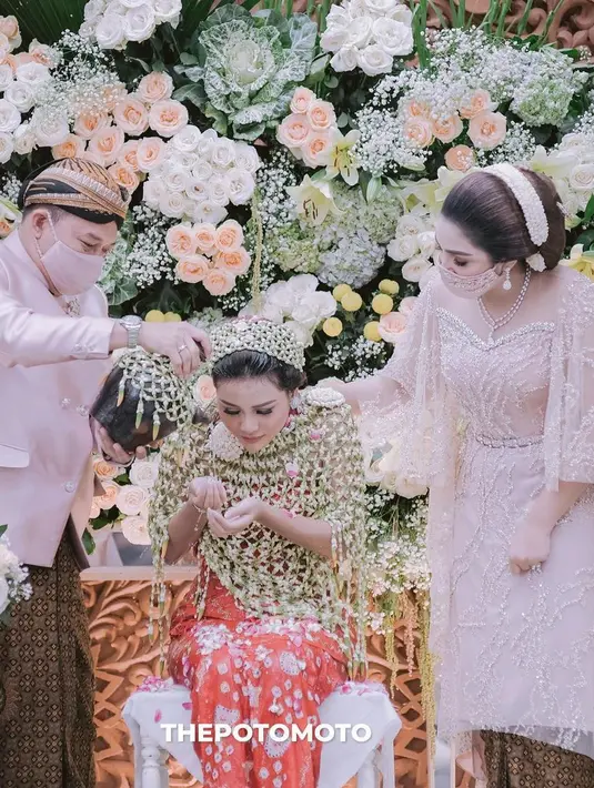 "Kuatkan sabarmu, karena surga itu izin suami. yang kuat ya Loli," kata Anang Hermansyah. (Instagram/aurelie.hermansyah)