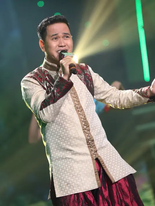 "Ical di awal-awal paling menonjol di antara semua kontestan, tapi dua hari ini entah kenapa ada aja yang miss gitu," ujar Iis Dahlia. (Andy Masela/Bintang.com)