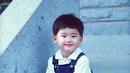 Wajah kalem Lee Jong Suk ternyata sudah ada dari kecil. Saat foto, ia menampilkan aura cowok cool. [Pinterest]