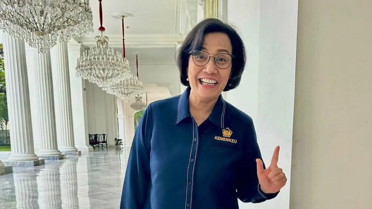 Unggahan instagram Menteri Keuangan Sri Mulyani Indrawati di @smindrawati. Sri Mulyani tampak terburu-buru di Istana Negara.