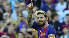 Penyerang Barcelona, Lionel Messi, merayakan gol yng dicetaknya ke gawang Deportivo pada laga La Liga di Stadion Nou Camp, Barcelona, Sabtu (15/10/2016). Barcelona menang 4-0 atas Deportivo. (AFP/Lluis Gene) 