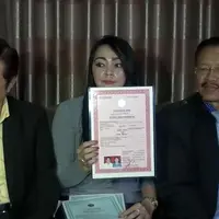 Saat mendengar adanya pertemuan antara suaminya, Daniel Rigan dan Bella Shofie di Balikpapan. Irene Pricilya sempat menghubungi langsung Bella Shofie.