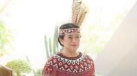 Ketua DPR RI, Puan Maharani kenakan baju dari Dayak, Kalimantan. Dengan motif Ruit Besai dengan pengerjaan 3,5 bulan. [@puanmaharaniri]