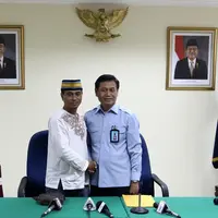 Mualimin Abdi telah mencabut gugatan dan memaafkan Budi Imam, pemilik laundry yang membuat rusak jas kesayangannya. (Via: liputan6.com/Helmi Afandi)