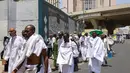 Jelang rangkaian puncak ibadah haji tahun 2025 atau 1446 Hijriah, yang secara resmi akan dimulai pada Rabu (4/6/2025), lebih dari satu juta umat Muslim dari berbagai negara telah tiba di kota Makkah, Arab Saudi. (HAZEM BADER/AFP)