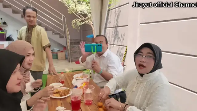 Halaman belakang rumah Jirayut (Foto: YouTube Jirayut Official Channel)