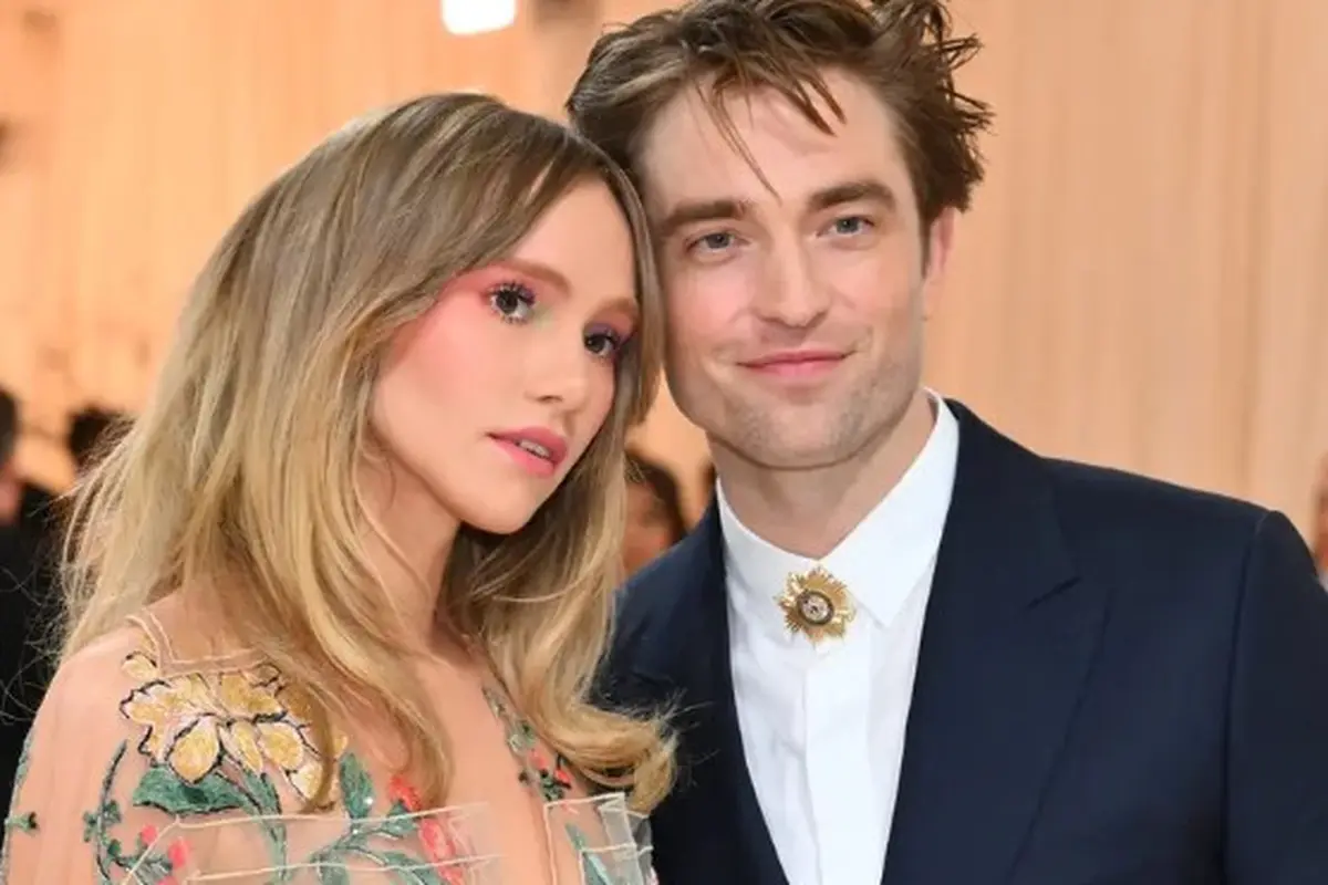 Suki Waterhouse dan Robert Pattinson. [Foto: TPG Images]