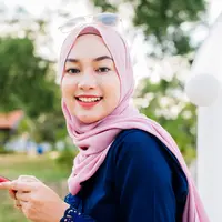 ilustrasi perempuan tersenyum/Hafizussalam bin Sulaiman/Shutterstock