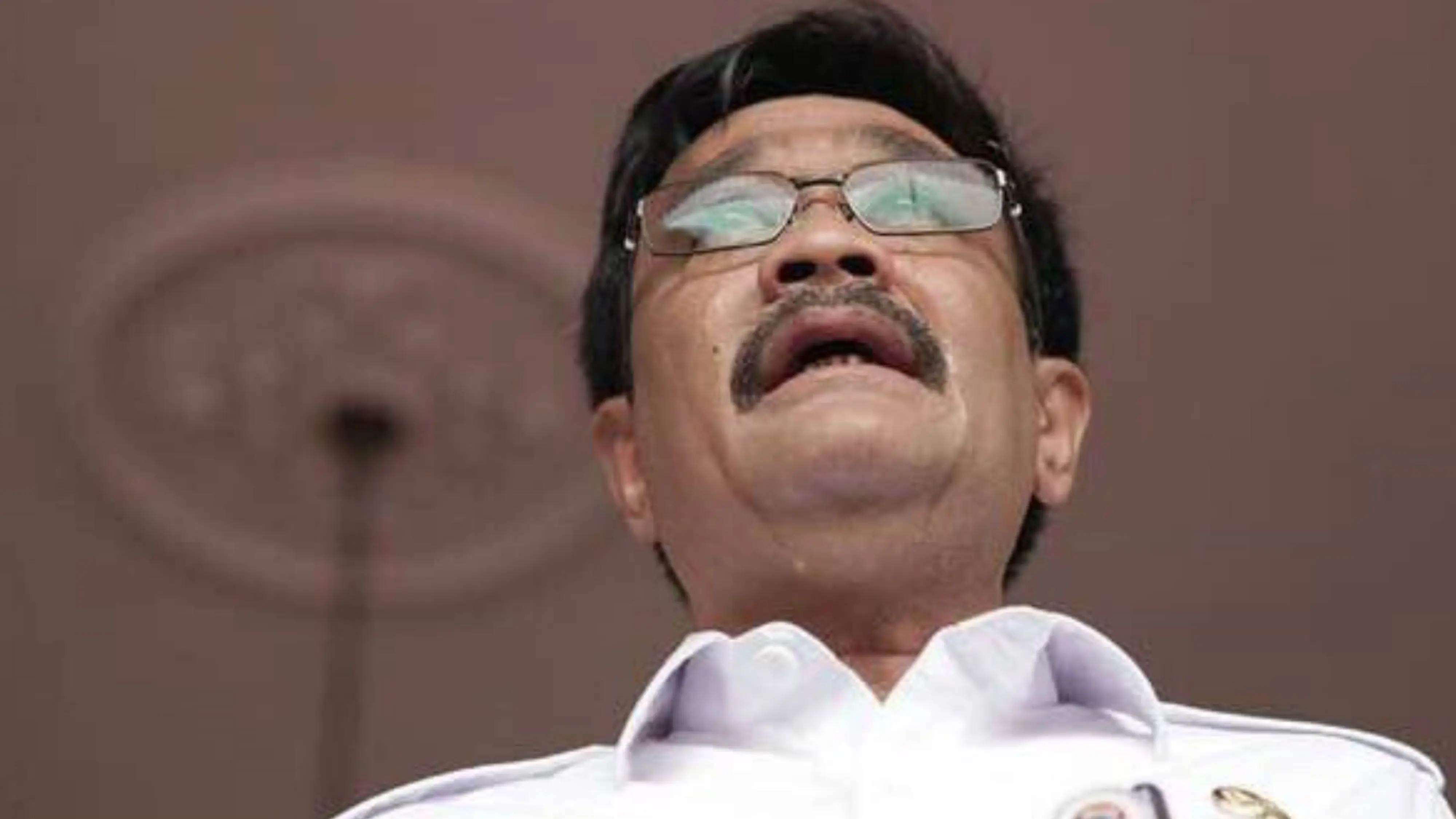 Air mata Djarot menetes Saat Sampaikan Pesan Ahok ke Pendukung. (courtesy: @dickypwijaya)