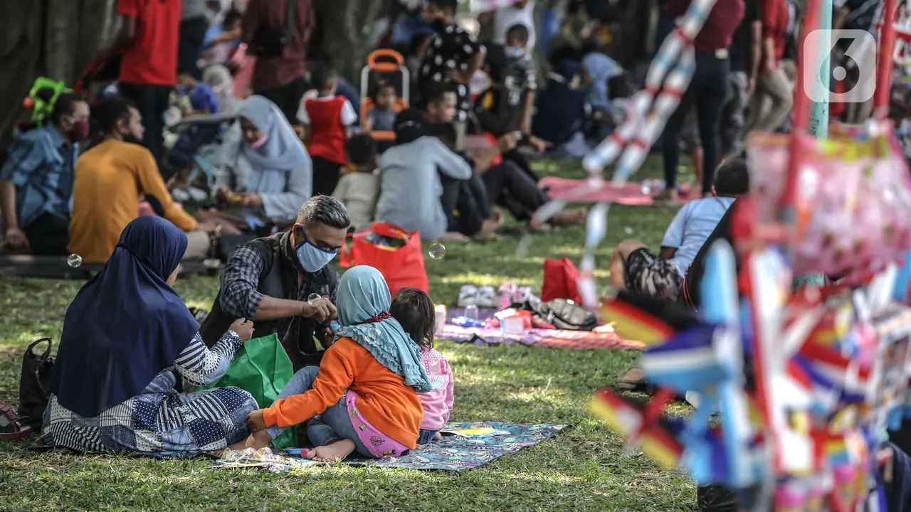 FOTO: Libur Lebaran, TMII Dipadati Pengunjung