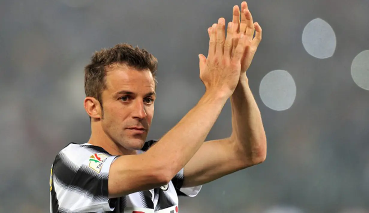 Tahun 1993, Juventus membeli Alessandro Del Piero. Secara bertahap, ia berkembang menjadi sebuah ikon klub Juventus dan dipuja oleh pendukung klub asal Turin tersebut. Ia telah mengemas 290 gol. (AFP Photo)