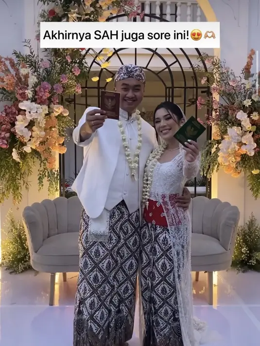 Model kebaya kutubaru yang pendek pada bagian depan dan panjang di sisi kiri dan kanan, memberi ilusi lebih jenjang pada pemakainya. Cocok untuk kita yang bertubuh petite, nih. [Foto: Instagram @faynabilalxndr)