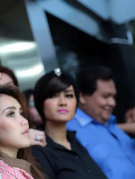 "Enggak merasa melecehkan, kalau saya. Kita sudah menyampaikan ke penyidik, dan itu materi penyidikan. Kita nggak bisa cerita," kata Denny Cagur usai menjalani pemeriksaan. (Adrian Putra/Bintang.com)