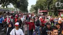 Rangkaian upacara peringatan detik-detik proklamasi kemerdekaan RI di Halaman Istana Merdeka dimulai dengan Kirab Bendera Pusaka dan Teks Proklamasi dari Silang Monas Jalan Medan Merdeka Barat menuju Istana Merdeka. (Liputan6.com/Angga Yuniar)