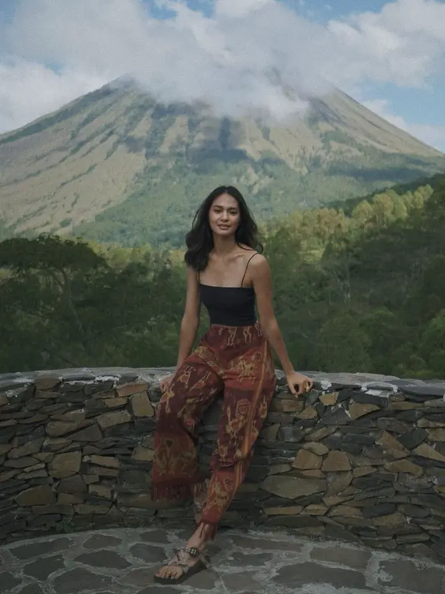 6 Potret Hana Malasan Pemeran Rinjani di Film Ben dan Jody saat Jelajah Alam