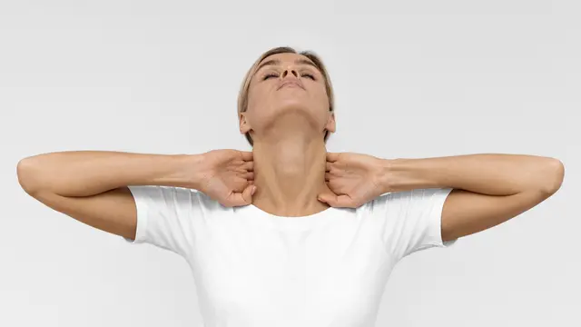 5 Straight Neck Exercise yang Mudah Dilakukan di Kantor [Dok/freepik.com]