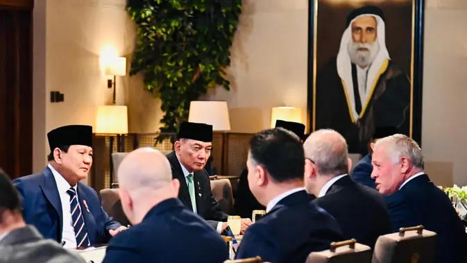    Prabowo Bertemu Raja Yordania: Solidaritas untuk Palestina Menguat!   Diplomasi Pertahanan: Prabowo dan Raja Abdullah II Bersatu Bela Palestina   Indonesia-Yordania, Garda Depan Pembela Palestina: Janji Prabowo di Hadapan Raja Abdullah II   Prabowo Gandeng Yordania: Suara Keras untuk Palestina Bergema dari Amman   Bert