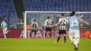 Pemain Lazio Ciro Immobile (kiri) melakukan selebrasi usai mencetak gol ke gawang Udinese pada pertandingan sepak bola Coppa Italia di Olympic Stadium, Roma, Italia, 18 Januari 2021. Lazio menang dengan skor 1-0. (AP Photo/Andrew Medichini)