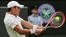 Di set kedua, Kwon Soon-woo berhasil mendapatkan tempo permainan. Kali ini, ia berhasil menumbangkan sang juara bertahan dengan skor 6-3. (AFP/Adrian Dennis)