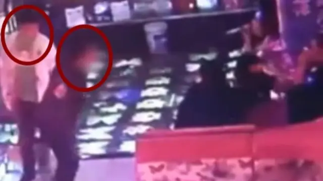 Suara Nyanyian Jelek, Dua Pria Dipukuli di Tempat Karaoke