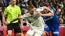 Laga tersebut juga diwarnai kartu merah dari kedua tim. Franco Mastantuono dan Adrian Liso mendapatkan kartu merah dari wasit, sehingga laga ini berakhir dengan 10 pemain lawan 10 pemain. (AFP/Javier Soriano)