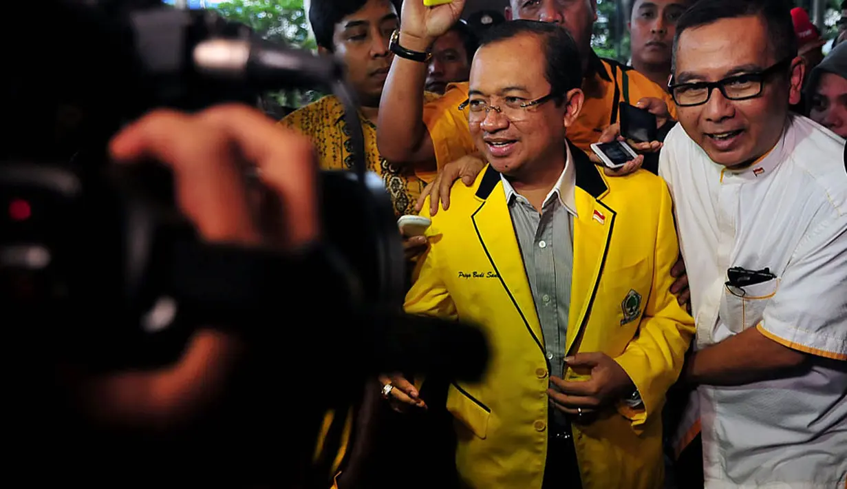 Kedatangan Wakil Ketum Partai Golkar versi Munas Ancol, Priyo Budi Santoso untuk menyerahkan berkas kepengurusan ke Kemenkumham, Jakarta, Senin (8/12/2014). (Liputan6.com/Johan Tallo)