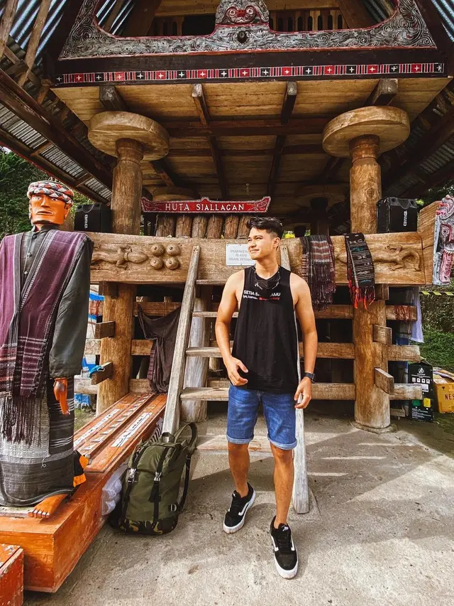 7 Momen Seru Liburan Aiman Ricky Ke Pulau Samosir, Tampil Pakai Topi Batak