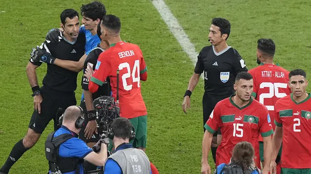 Foto: Keributan yang Terjadi di Laga Kroasia Vs Maroko, Pemain Ini Jadi Penengah