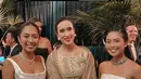 Menpar Widi Wardhana tampil formal dengan rambut disanggul dan makeup minimalis berlipstik merah ikonik [@widi.wardhana]